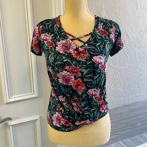 Bobeau XS short sleeve floral front knot shirt